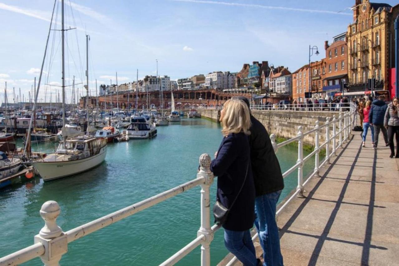 Vitamin Sea - Beachfront Apartment - Sleeps 4 Ramsgate Kültér fotó