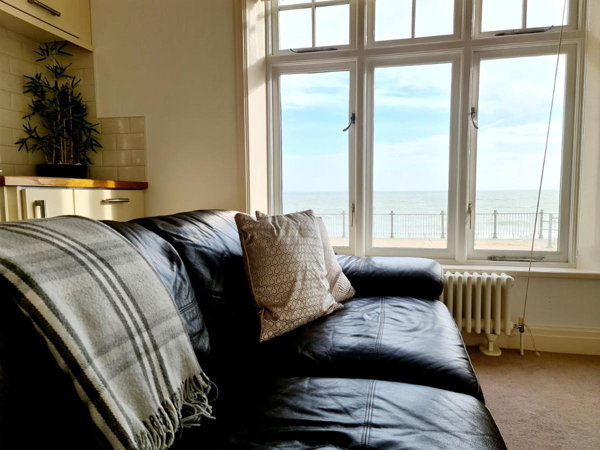 Vitamin Sea - Beachfront Apartment - Sleeps 4 Ramsgate Kültér fotó