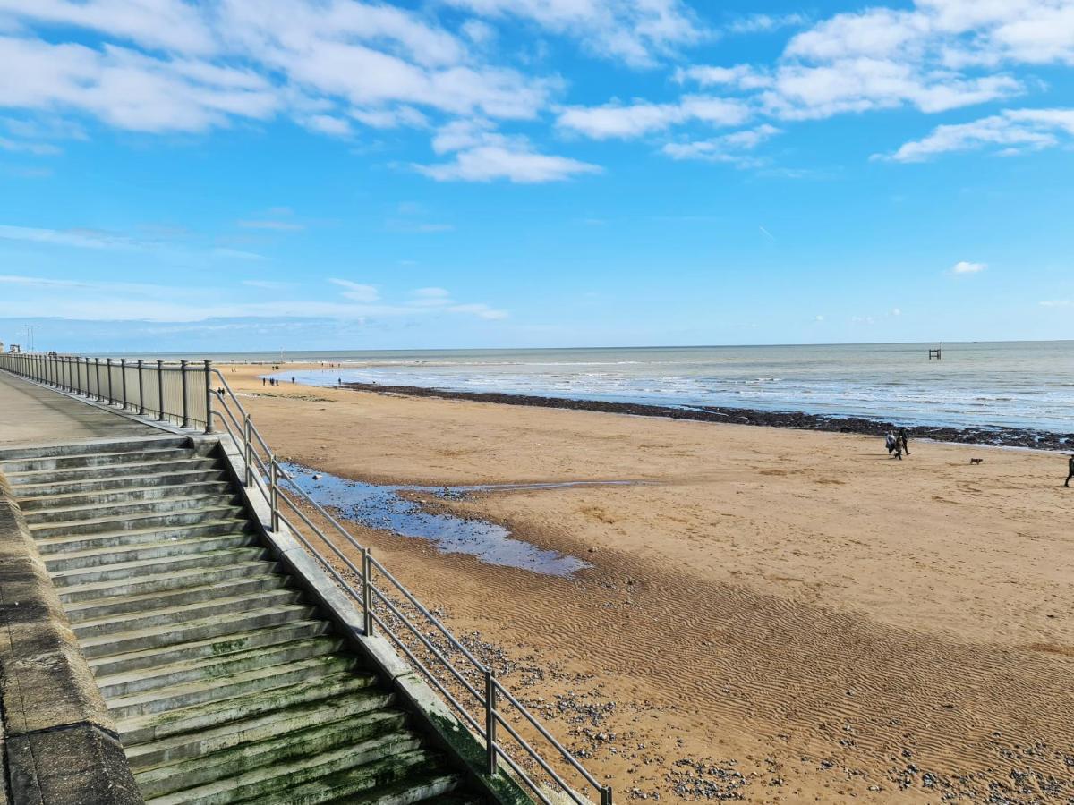 Vitamin Sea - Beachfront Apartment - Sleeps 4 Ramsgate Kültér fotó